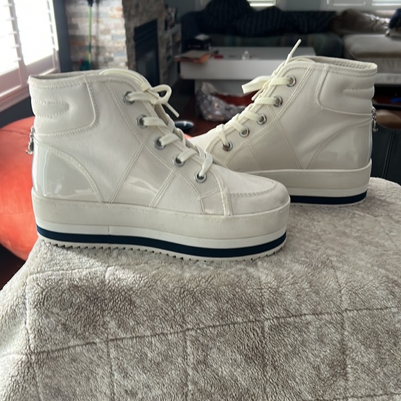 Disney & Call it Spring Donald Duck Vegan Platform Sneakers - Picture 3 of 15